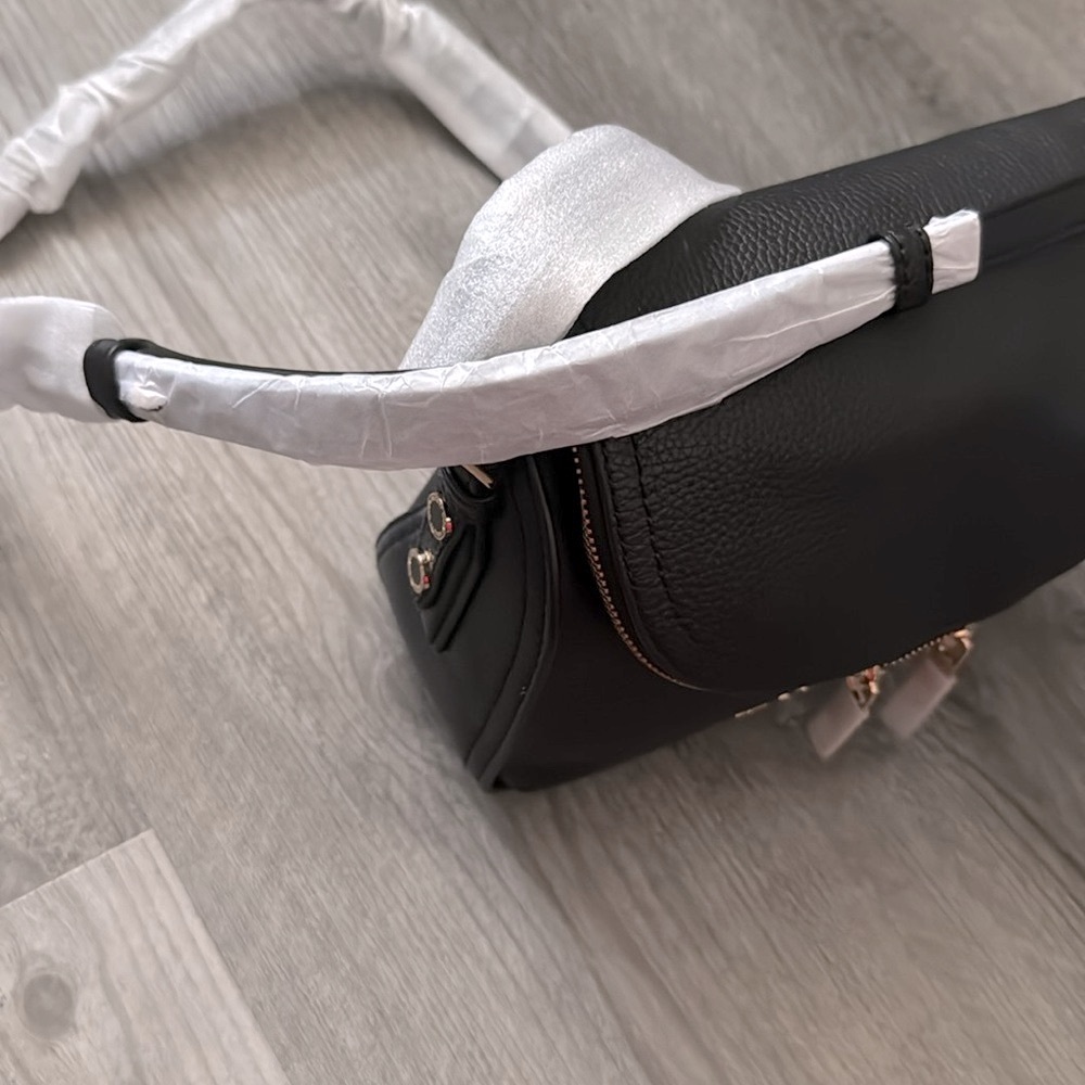 Marc Jacobs*Genuine Leather Crossbody - Black w/Goldtone Hardware 9”x9”x4” NWT! - Picture 14 of 16